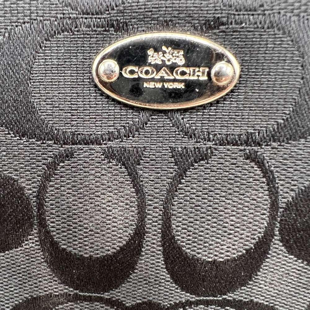 ✨ COACH Signature Corner Zip Wristlet – Classic & Timeless | EUC | MSRP $85 ✨ - Picture 5 of 10